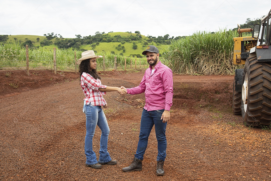 Agricultores sobre fazenda