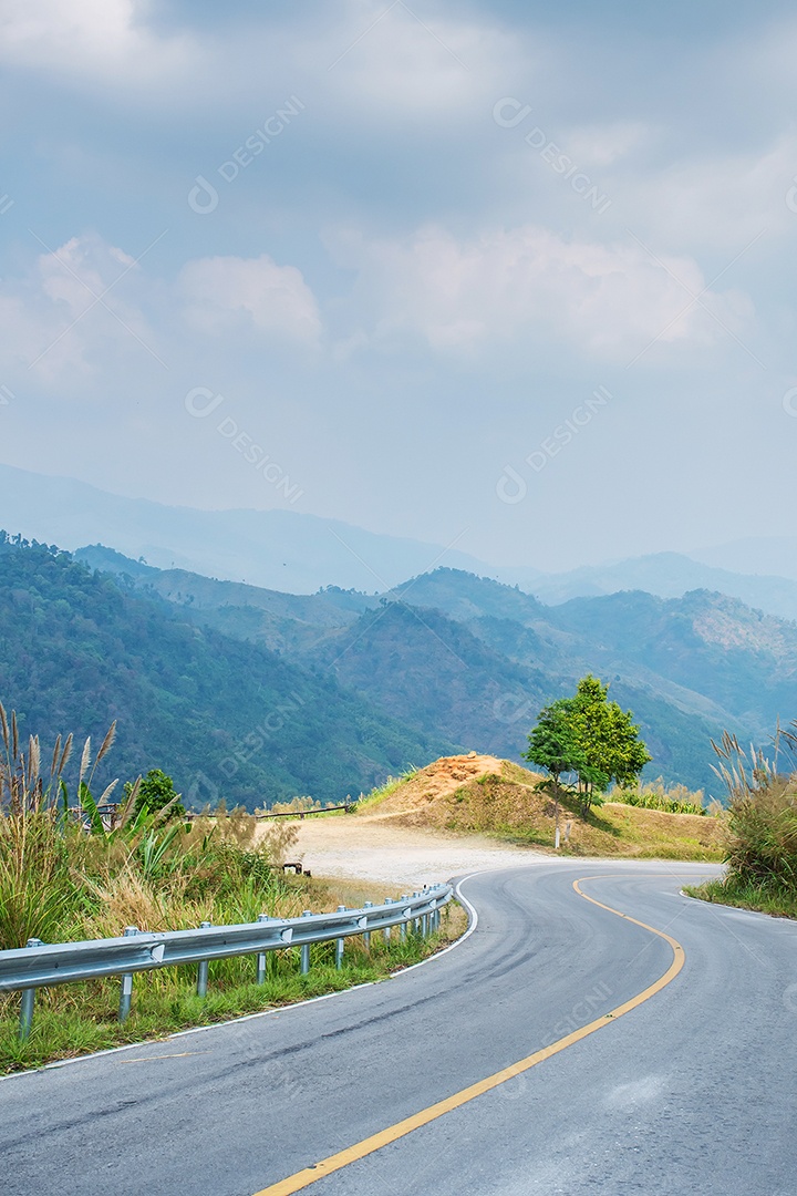 Paisagem da estrada Parque Nacional Mae Wong - Kamphaeng Tailândia