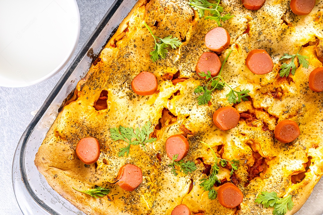 Torta de salsicha no liquidificador, prato típico brasileiro.