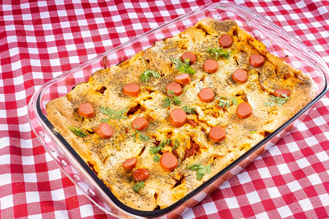 Torta de salsicha no liquidificador, prato típico brasileiro.