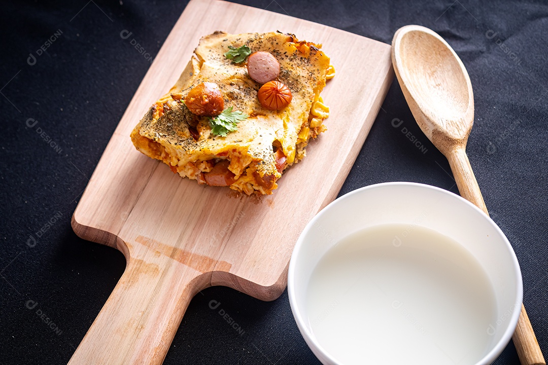 Torta de salsicha no liquidificador, prato típico brasileiro.