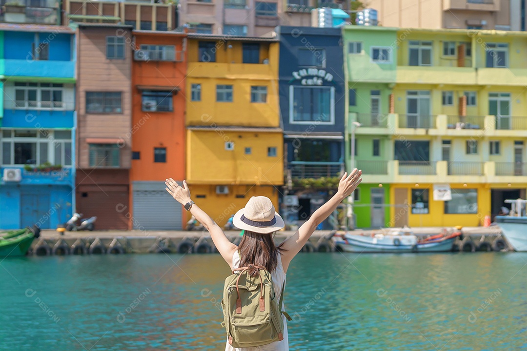 Mulher viajante visitando Taiwan, turista com passeios de chapéu