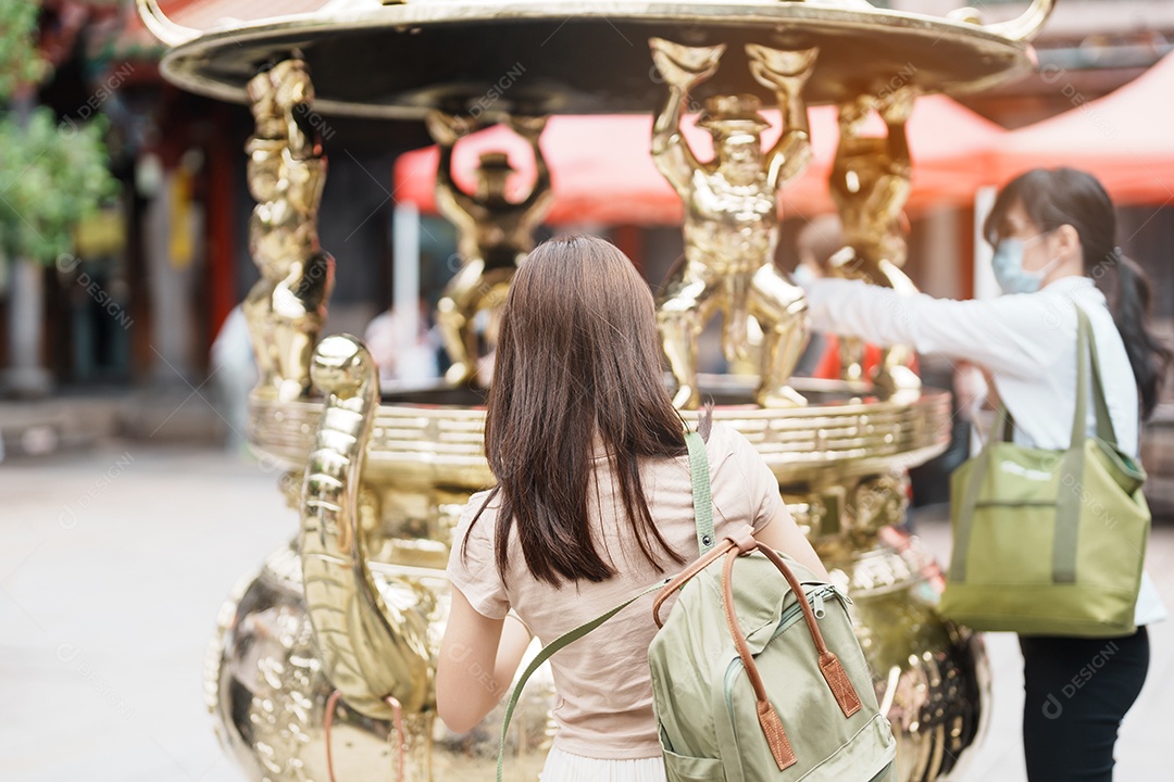 Viajante de mulher visitando Taiwan, turista com passeios de chapéu