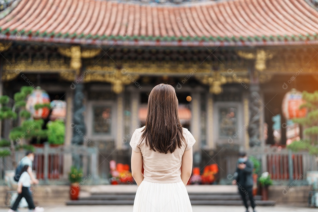 Viajante de mulher visitando Taiwan, turista com passeios de chapéu