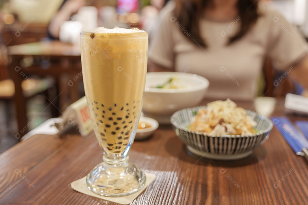 Chá de leite de pérola com bola de tapioca, famoso chá de bolha taiwanês