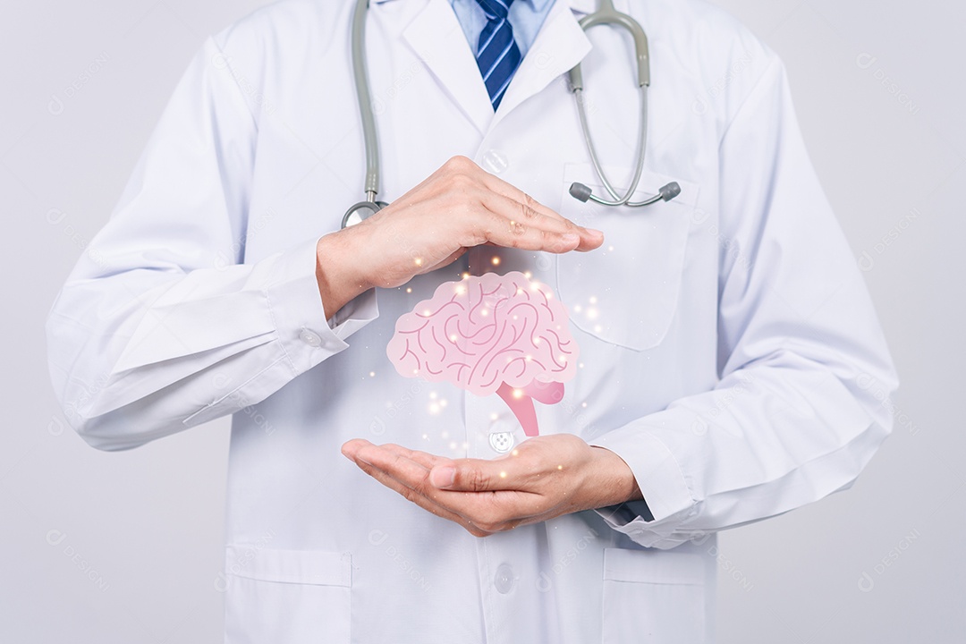 Médico em um jaleco branco selecione e verifique o ícone virtual do cérebro da cabeça.