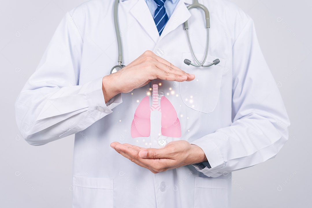 Mãos médicas segurando órgãos pulmonares, dia mundial da tuberculose, dia mundial sem tabaco