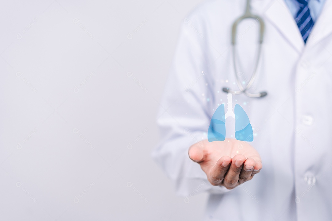 Mãos médicas segurando órgãos pulmonares, dia mundial da tuberculose