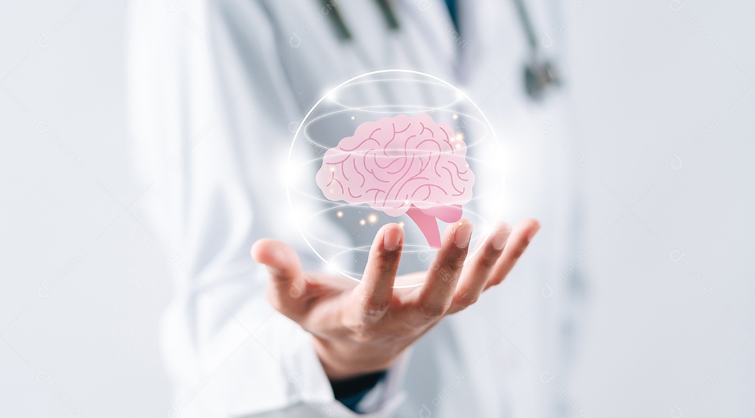 Médico em um jaleco branco selecione e verifique o ícone virtual do cérebro da cabeça.