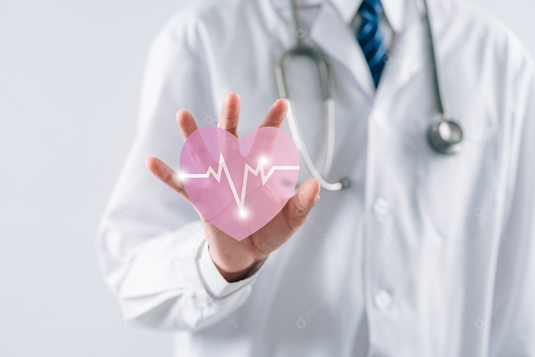 Médico em um jaleco branco tocando doação de coração vermelho virtual