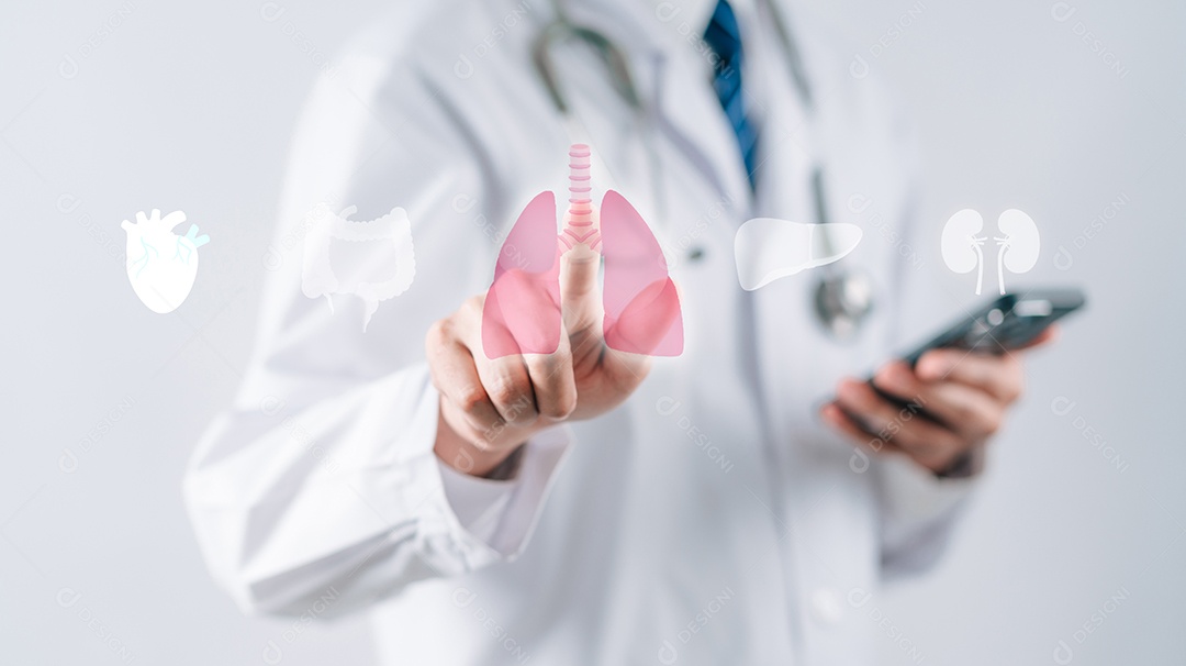 Médico examina órgãos pulmonares