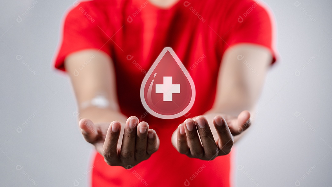 Homem segurando um ícone de sangue de doação virtual, transfusão de sangue, dia mundial do doador de sangue