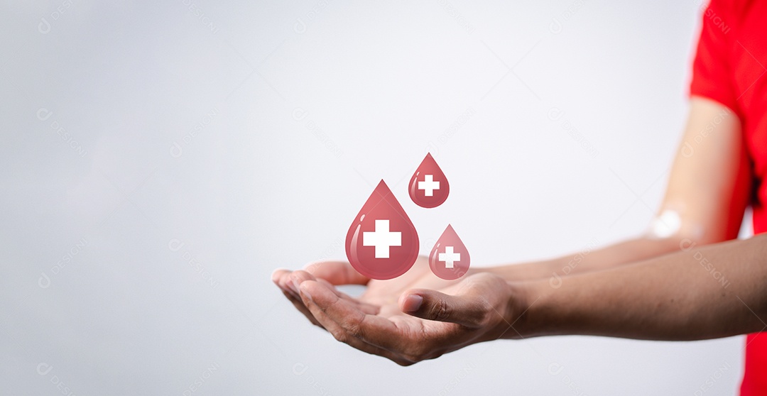 Homem segurando um ícone de sangue de doação virtual, transfusão de sangue, dia mundial do doador de sangue