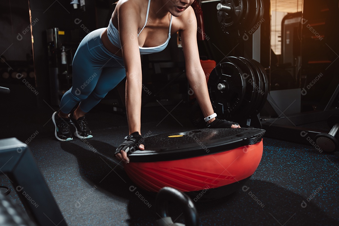 Treino de exercício de desportista no esporte de treinamento de fitness