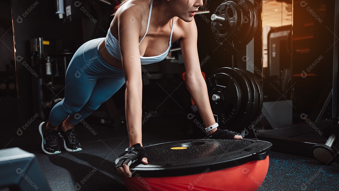 Treino de exercício de desportista no esporte de treinamento de fitness