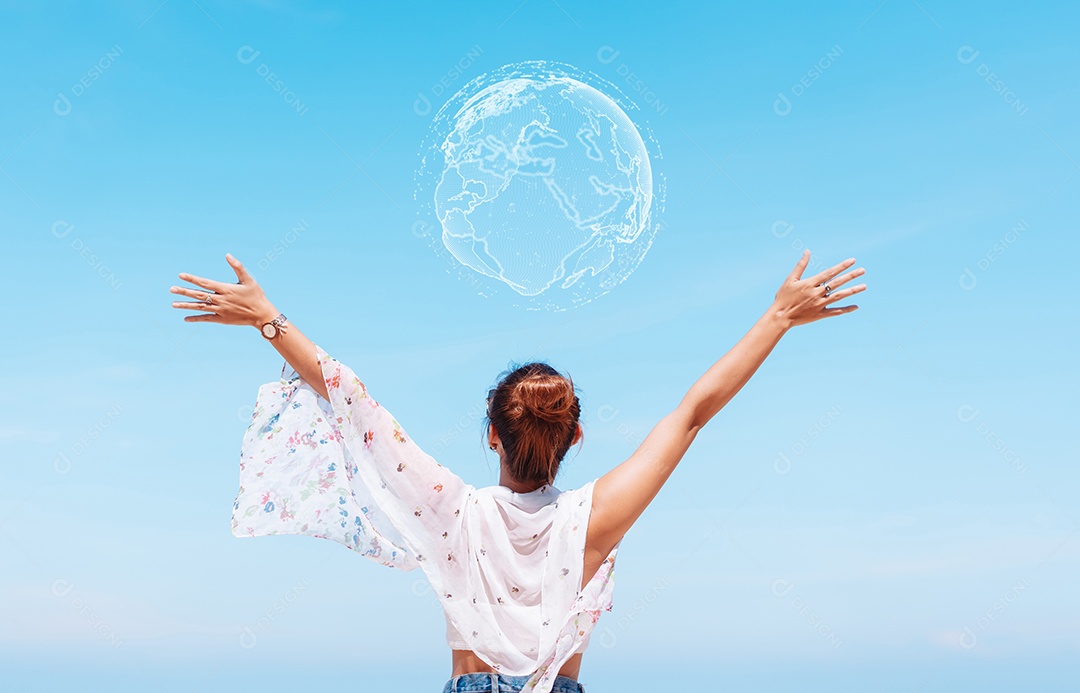 Conexões de rede global, tecnologia inovadora no conceito de ciência e comunicação, Terra em mãos humanas.