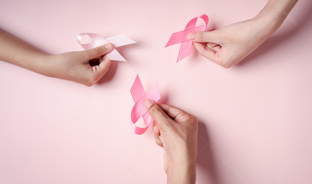 Fitas multicoloridas em fundo rosa, conscientização do câncer, dia mundial do câncer