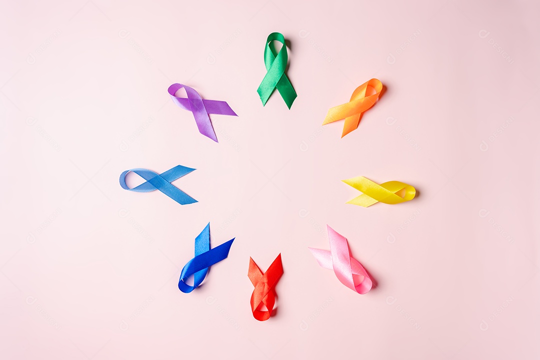 Fitas multicoloridas em fundo rosa, conscientização do câncer, dia mundial do câncer