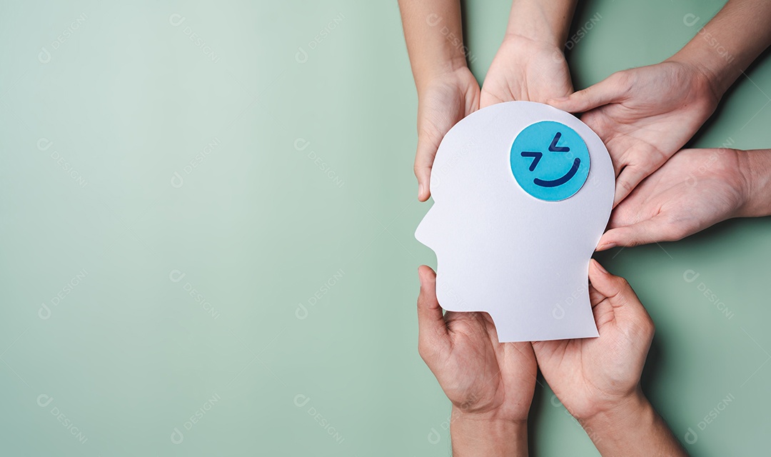 Mãos segurando um rosto sorridente em corte de papel cerebral, emoção sorridente feliz