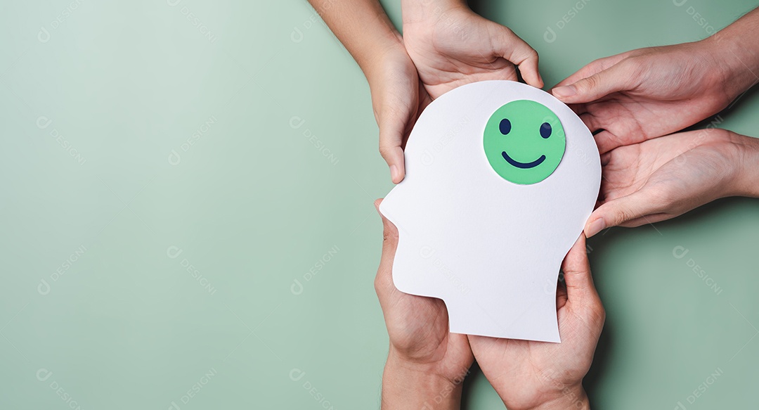 Mãos segurando um rosto sorridente em corte de papel cerebral, emoção sorridente feliz