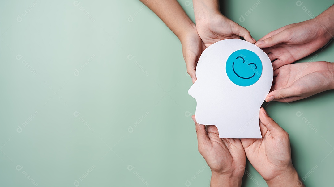 Mãos segurando um rosto sorridente em corte de papel cerebral, emoção sorridente feliz