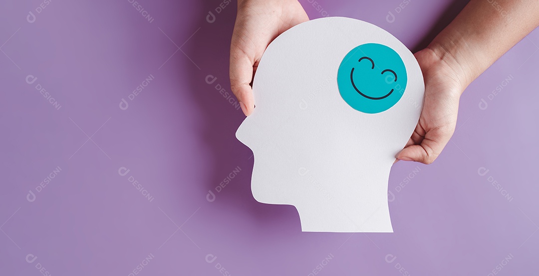 Mãos segurando um rosto sorridente em corte de papel cerebral, emoção sorridente feliz e hormônios de humor