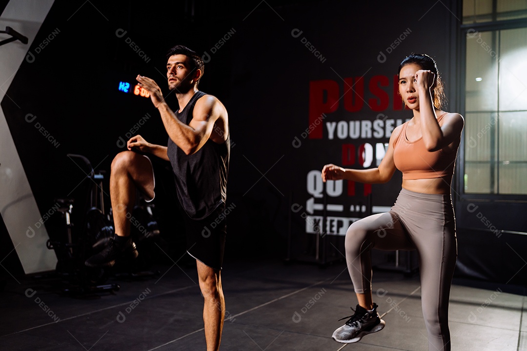 Casal esportivo Cardio exercício queimando calorias