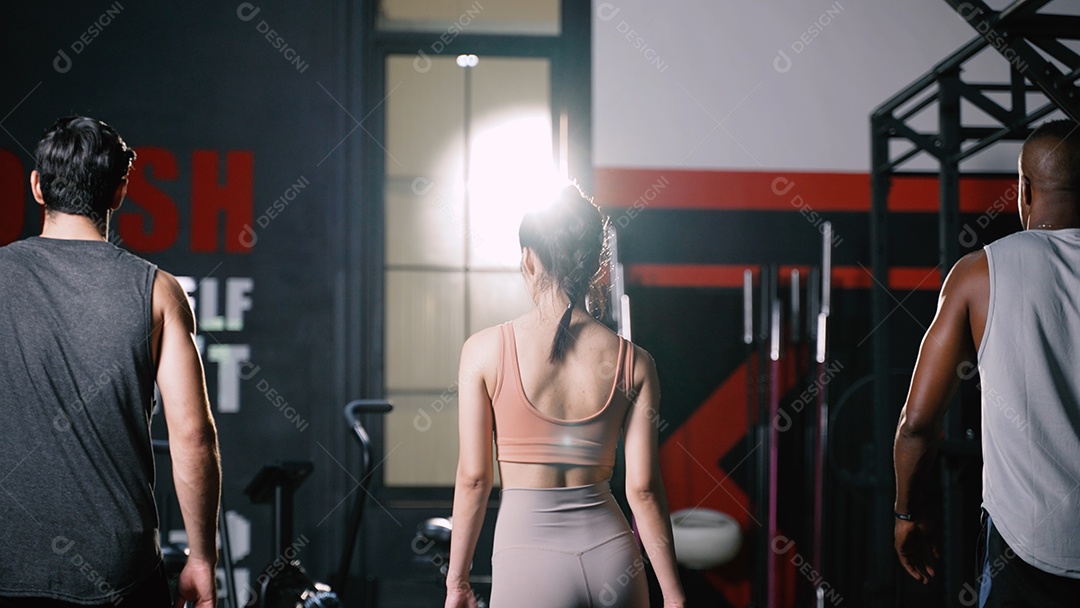 Atleta Grupo Desportivo Exercício Cardio Queima de Calorias no Ginásio