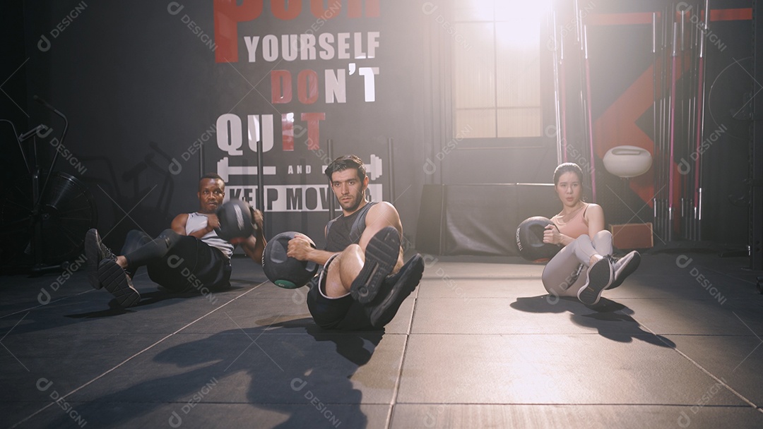 Atleta Grupo Desportivo Exercício Cardio Queima de Calorias no Ginásio Fitness