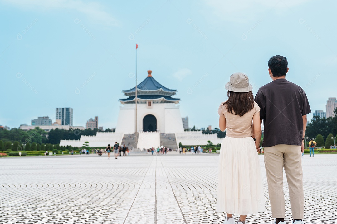 Casal de viajantes visitando Taiwan, passeios turísticos