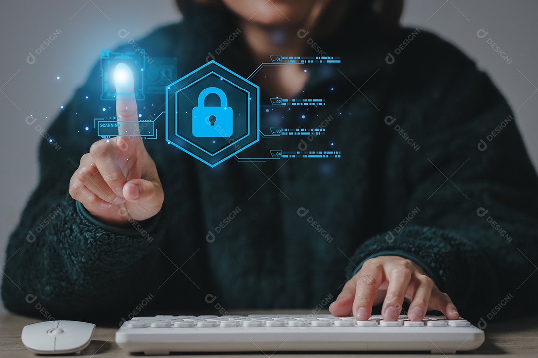 Cibersegurança e privacidade e proteger o conceito de dados. ícone de chave de bloqueio e tecnologia de segurança de rede de internet. Empresário protegendo dados pessoais em smartphone, interfaces de tela virtual.