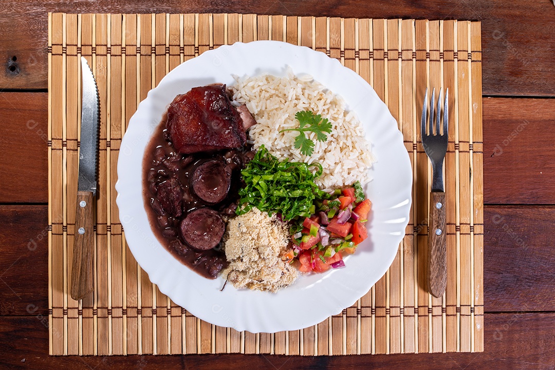 Autêntica Feijoada Brasileira - Um Prato Saudável e Saboroso.