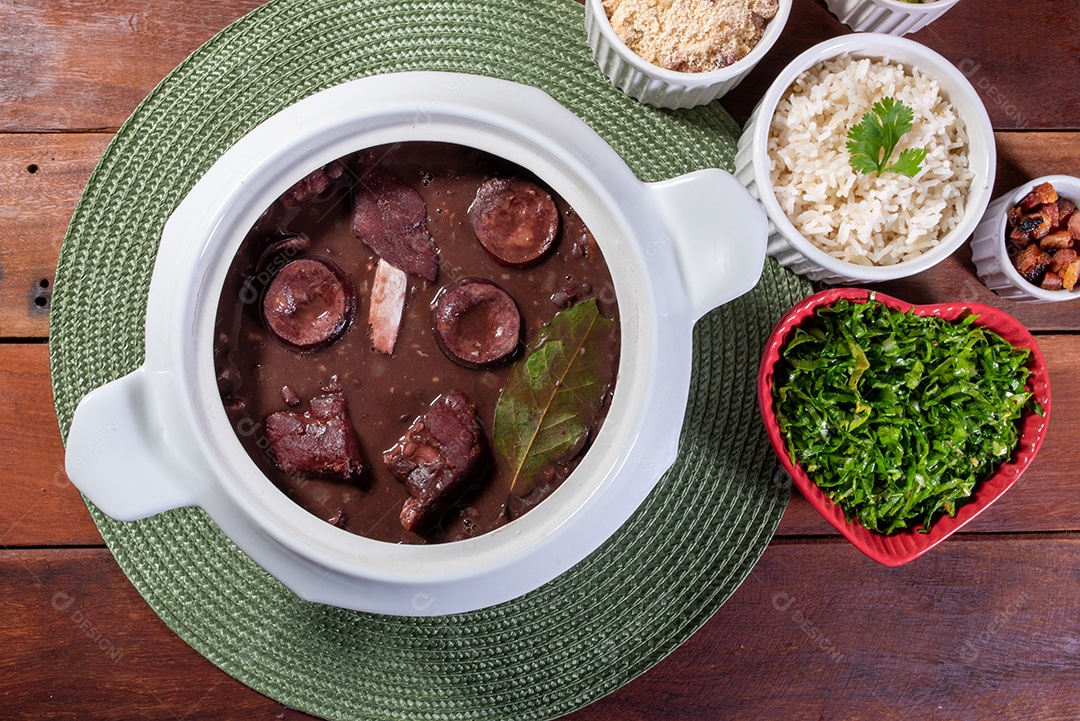 Autêntica Feijoada Brasileira - Um Prato Saudável e Saboroso.