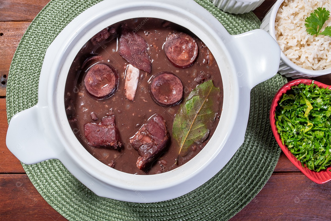 Autêntica Feijoada Brasileira - Um Prato Saudável e Saboroso.