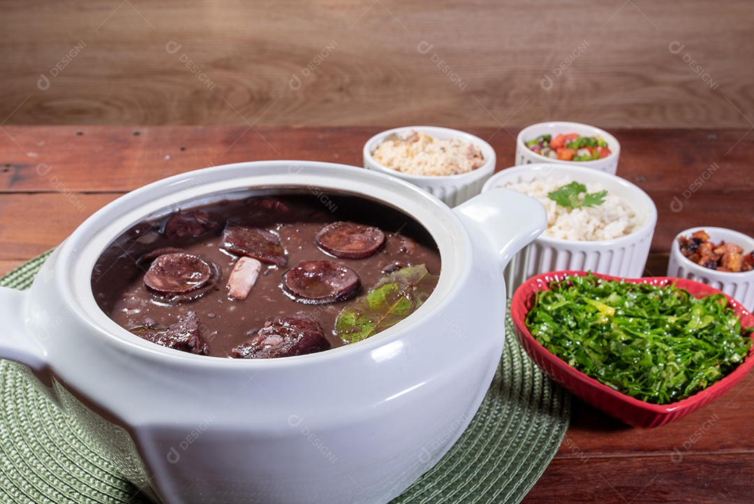 Autêntica Feijoada Brasileira - Um Prato Saudável e Saboroso.