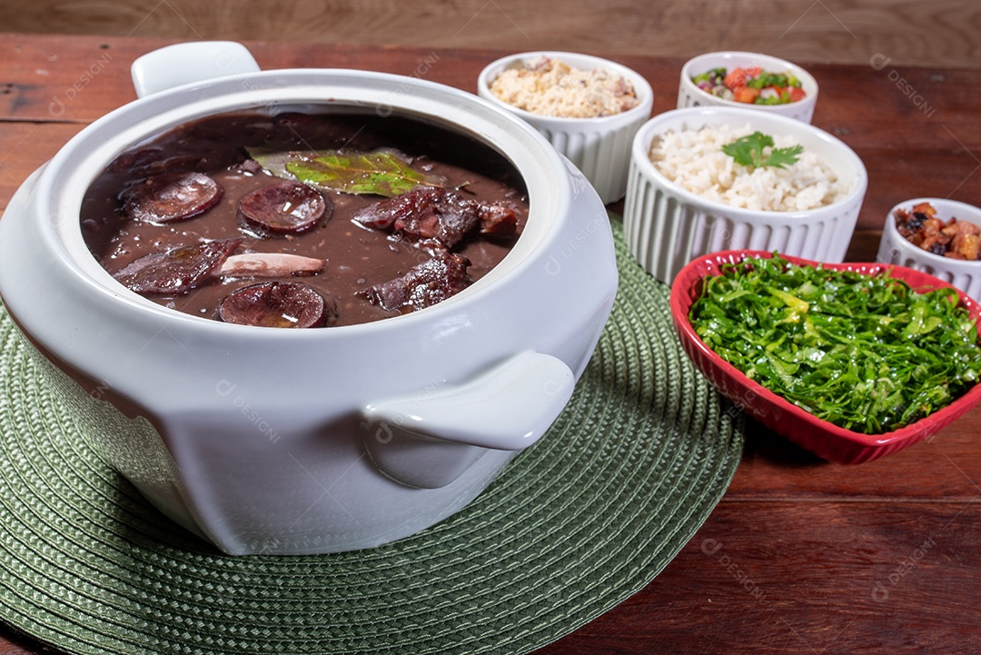 Autêntica Feijoada Brasileira - Um Prato Saudável e Saboroso.