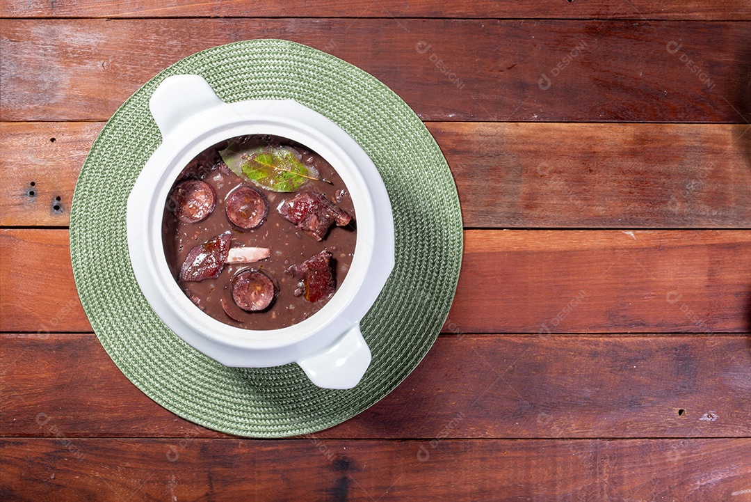 Autêntica Feijoada Brasileira - Um Prato Saudável e Saboroso.