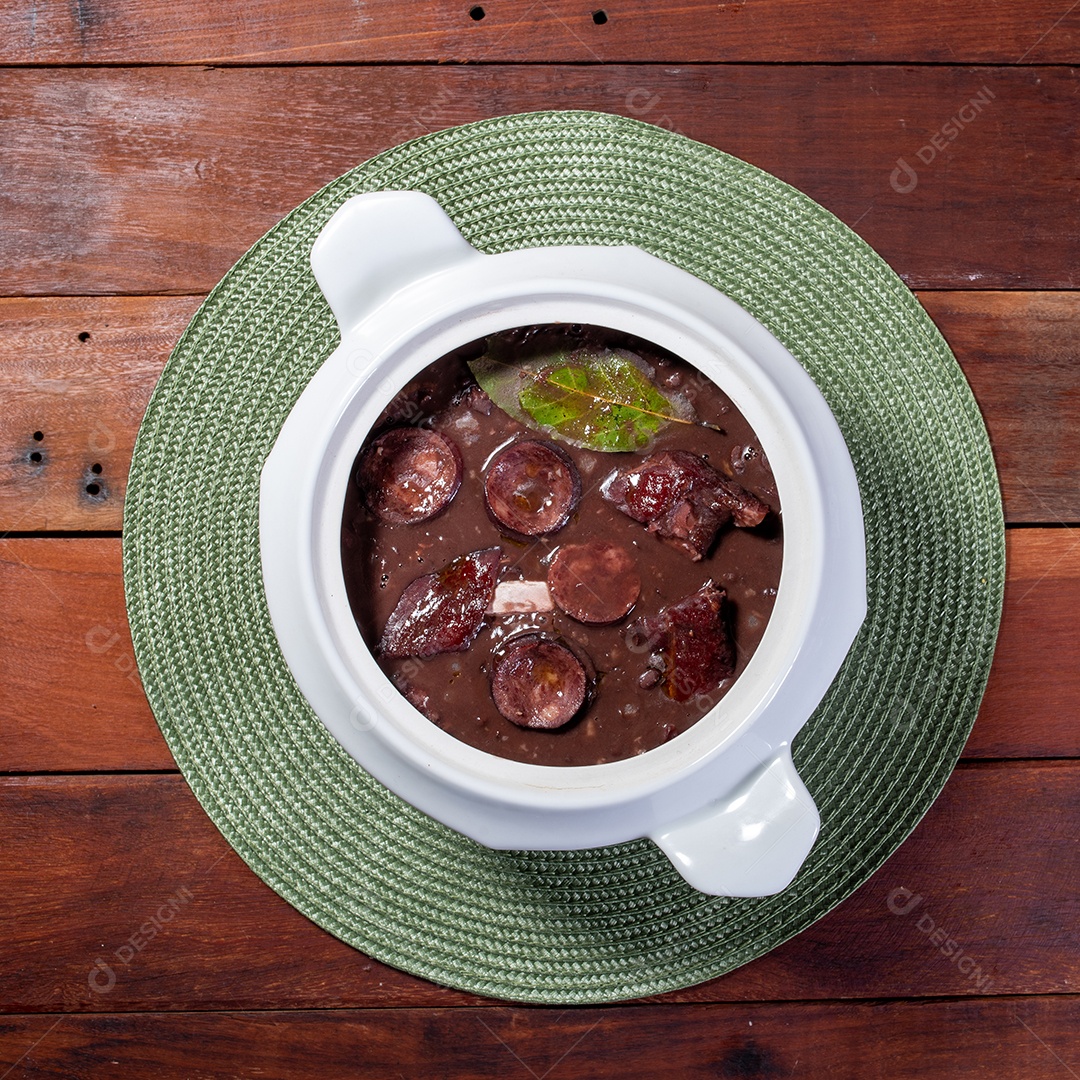 Autêntica Feijoada Brasileira - Um Prato Saudável e Saboroso.