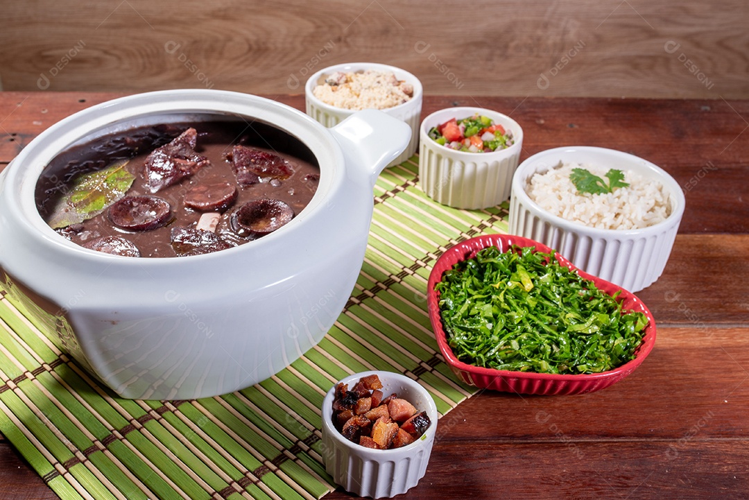 Autêntica Feijoada Brasileira - Um Prato Saudável e Saboroso.