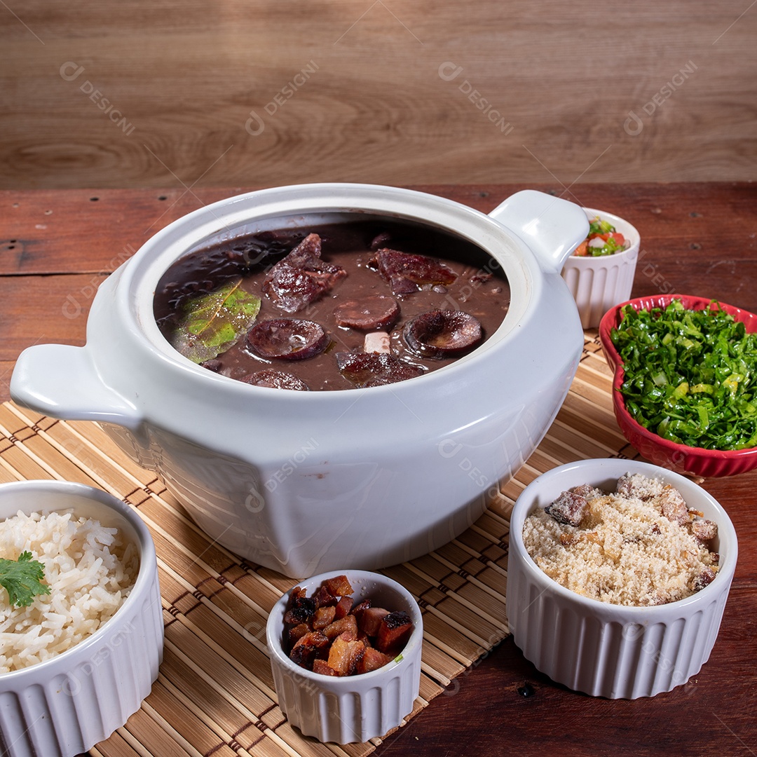 Autêntica Feijoada Brasileira - Um Prato Saudável e Saboroso.
