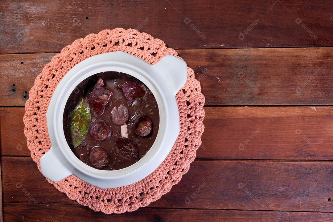 Autêntica Feijoada Brasileira - Um Prato Saudável e Saboroso.