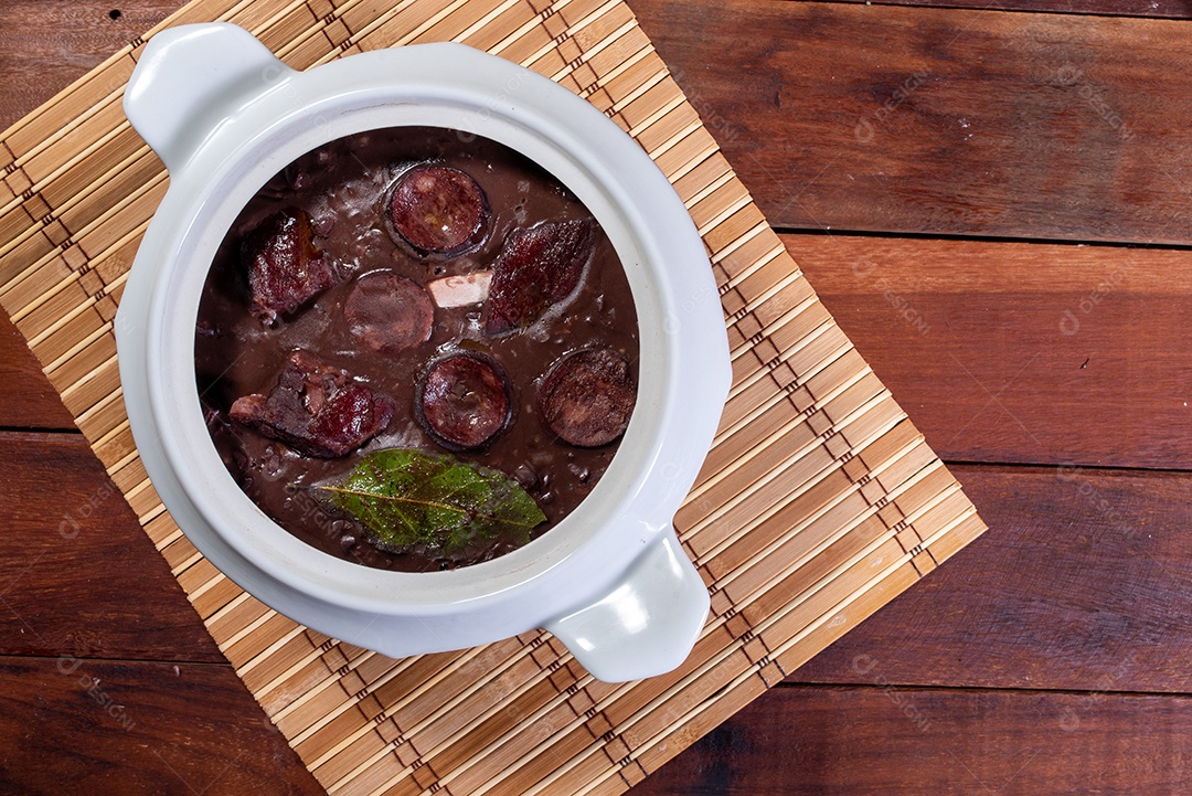 Autêntica Feijoada Brasileira - Um Prato Saudável e Saboroso.