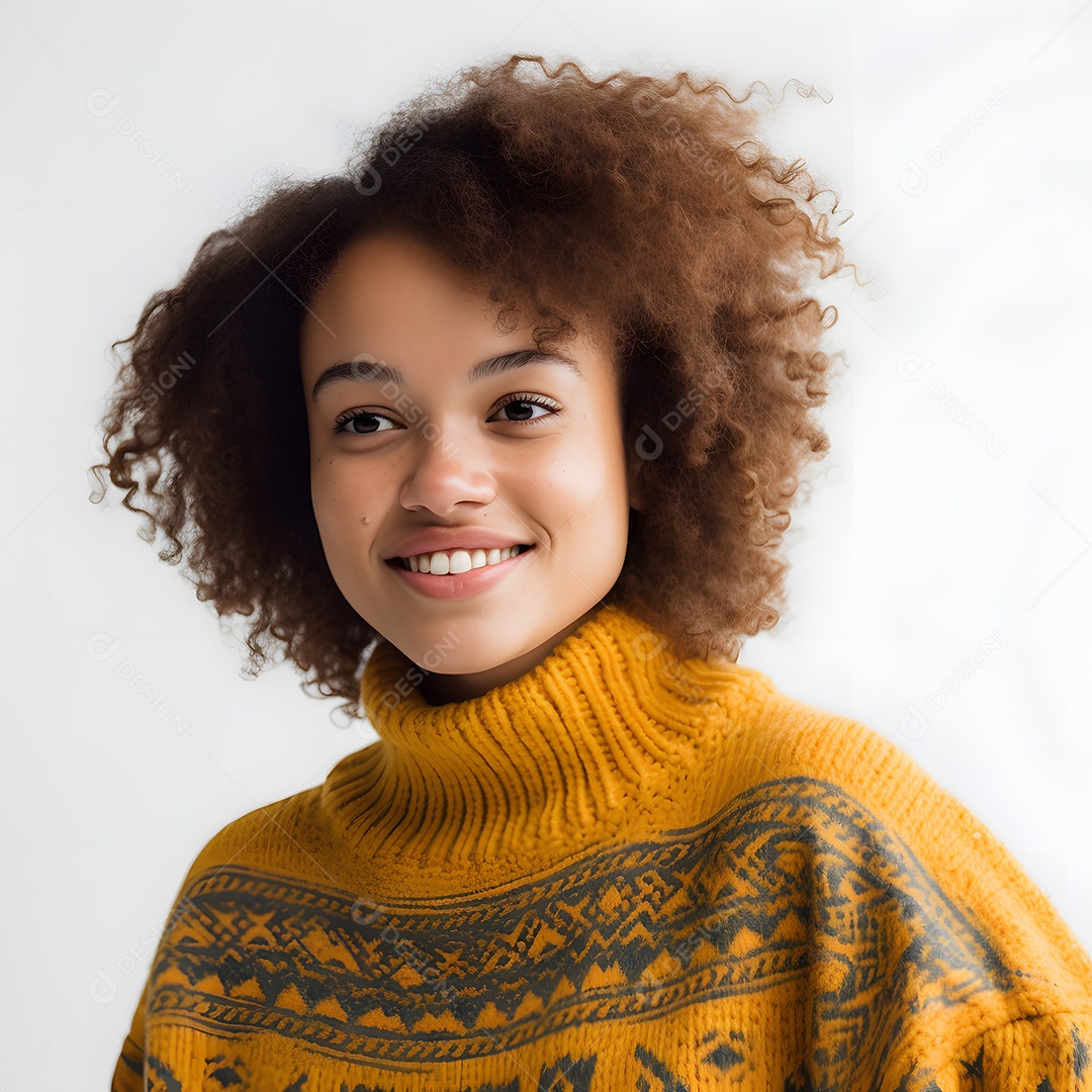 Linda mulher jovem sorridente sobre fundo isolado