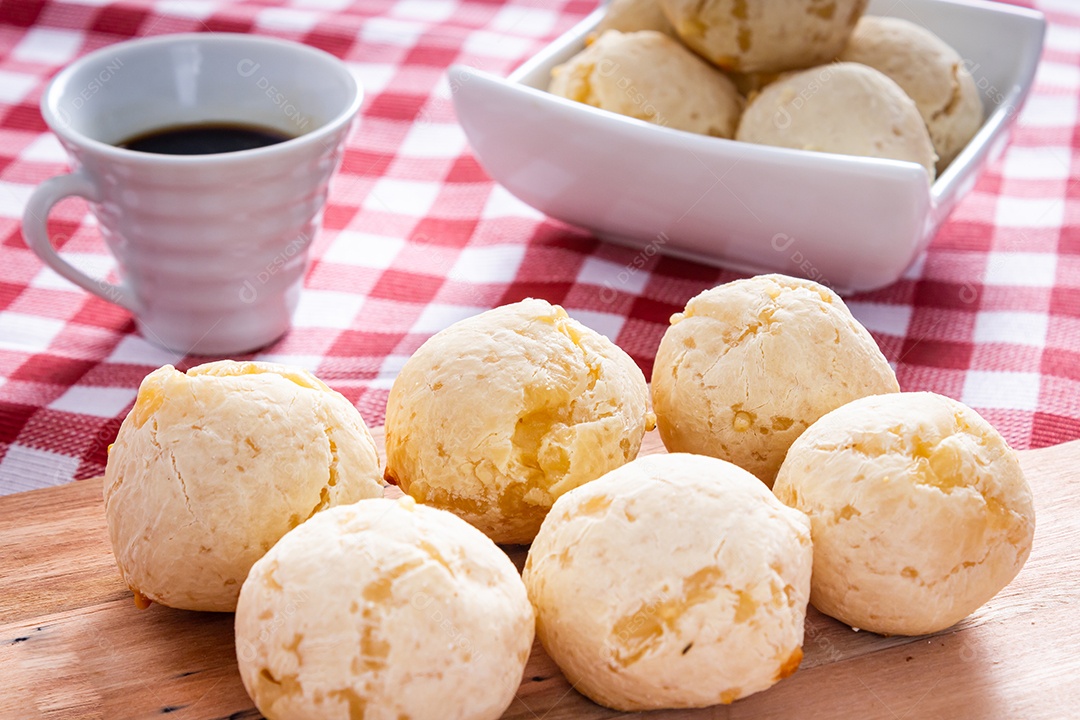 Delicioso pão de queijo, prato típico brasileiro
