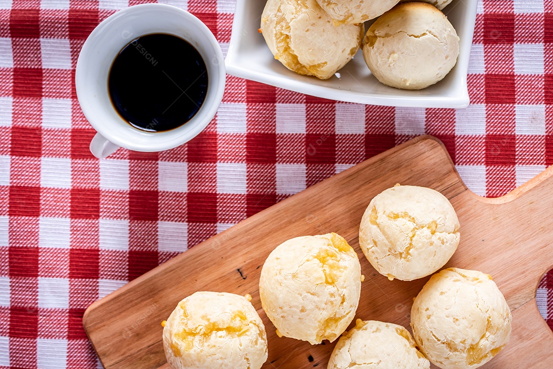 Delicioso pão de queijo, prato típico brasileiro