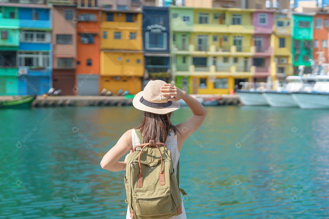 Mulher viajante visitando Taiwan, turista com passeios