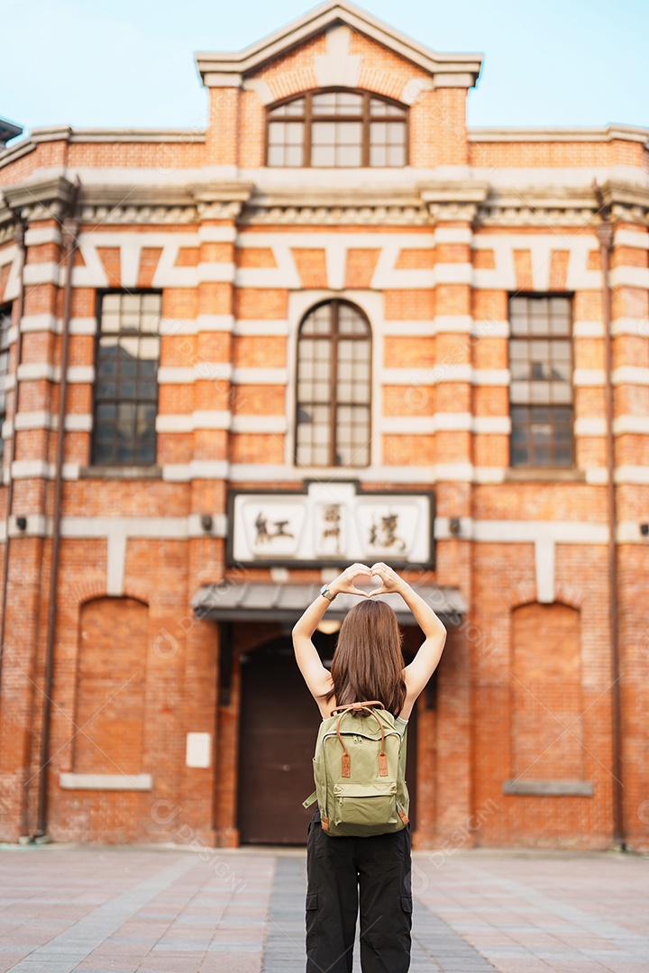 Mulher viajante visitando Taiwan, turista com passeios