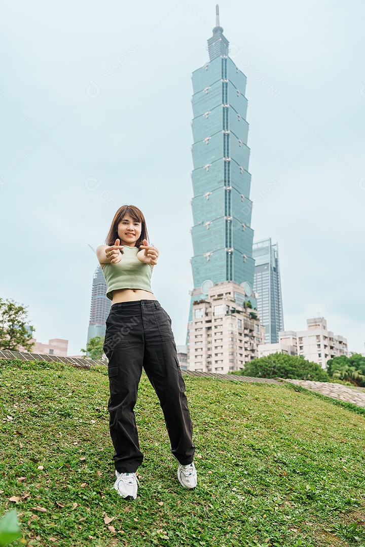 Viajante de mulher visitando Taiwan