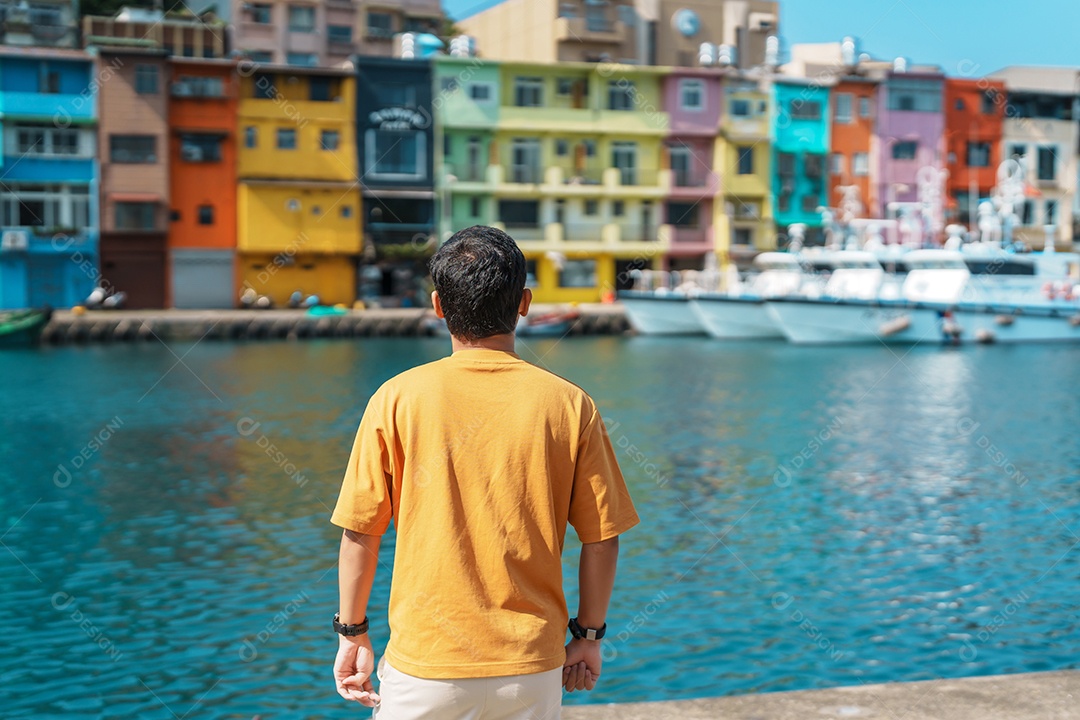 Homem viajante visitando Taiwan, turismo turístico em Keelung