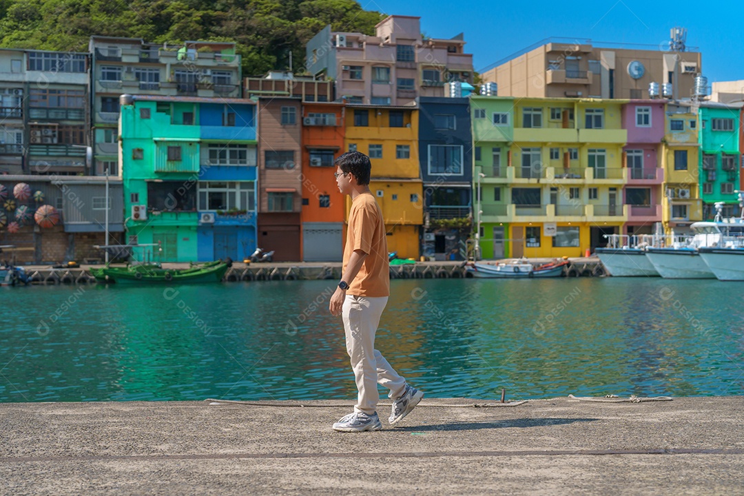 Homem viajante visitando Taiwan, turismo turístico em Keelung